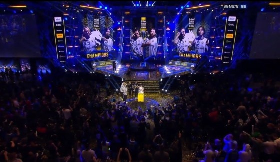 Tian ：前两局和Creme的沟通不太好，中单在对线时太过於急躁了