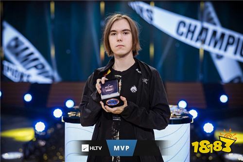 LPL 明天的首发阵容： Karis 和 xqw 在中路进行单挑